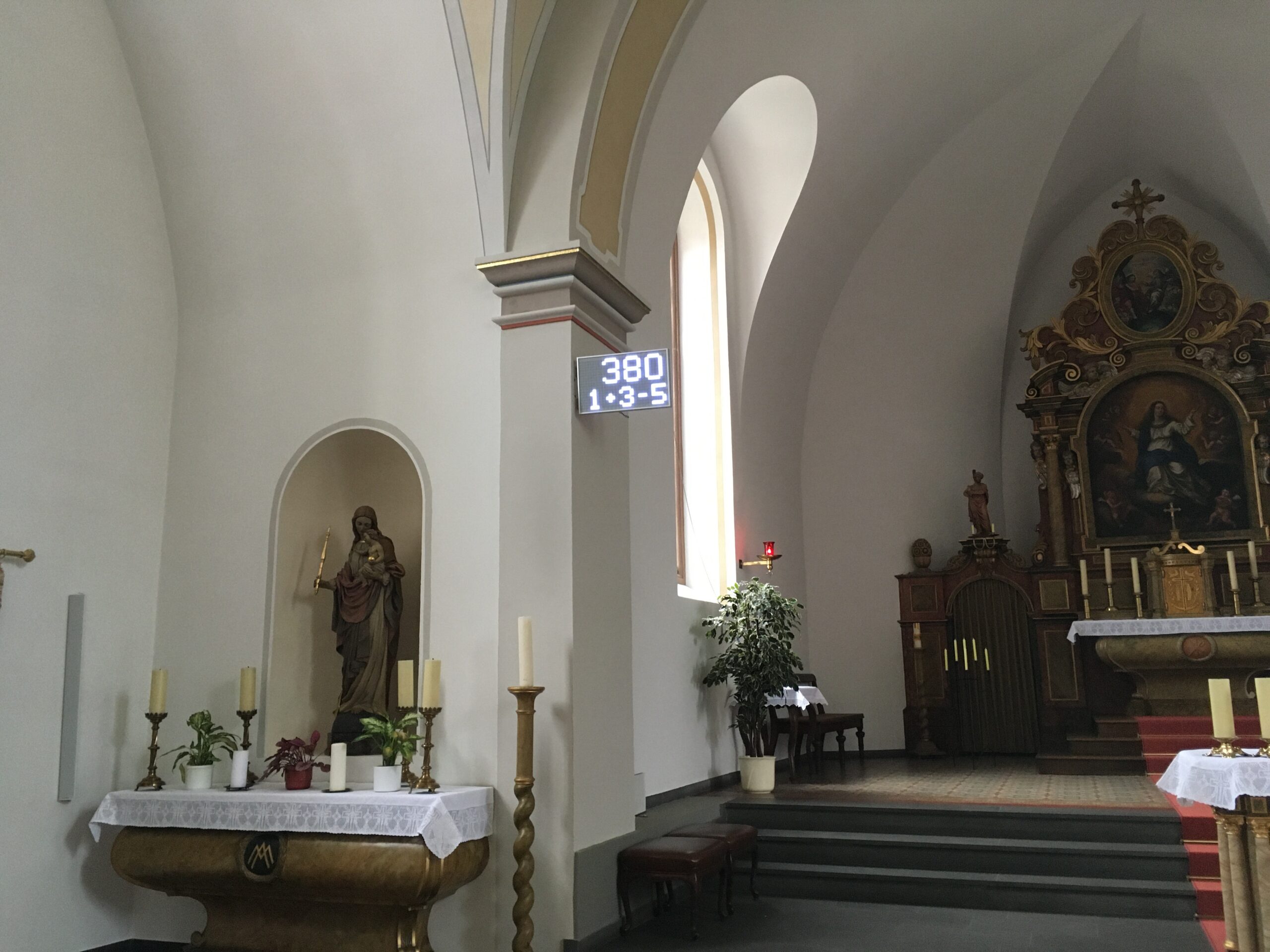 Liedanzeiger in der Kirche